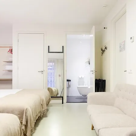 Marnix360apartments The Mansion Apartahotel 2*