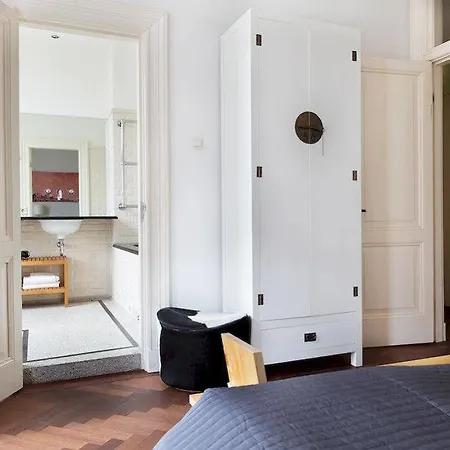 Marnix360apartments The Mansion Apartahotel 2*