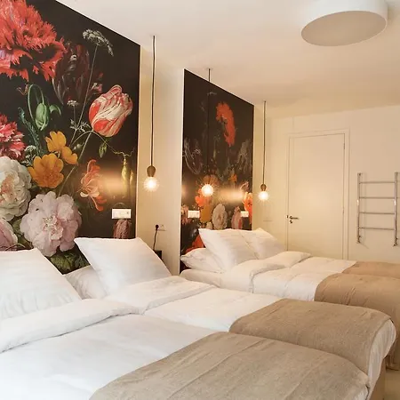 Marnix360apartments The Mansion Apartahotel 2*